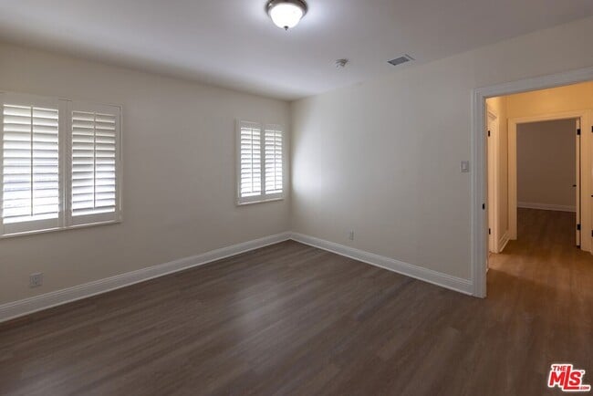 Building Photo - 4360 Kraft Ave