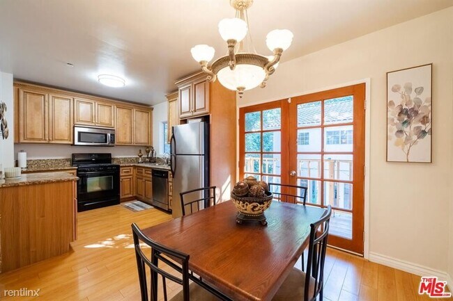 Building Photo - 2 br, 2 bath House - 8968 Wonderland Ave # 1