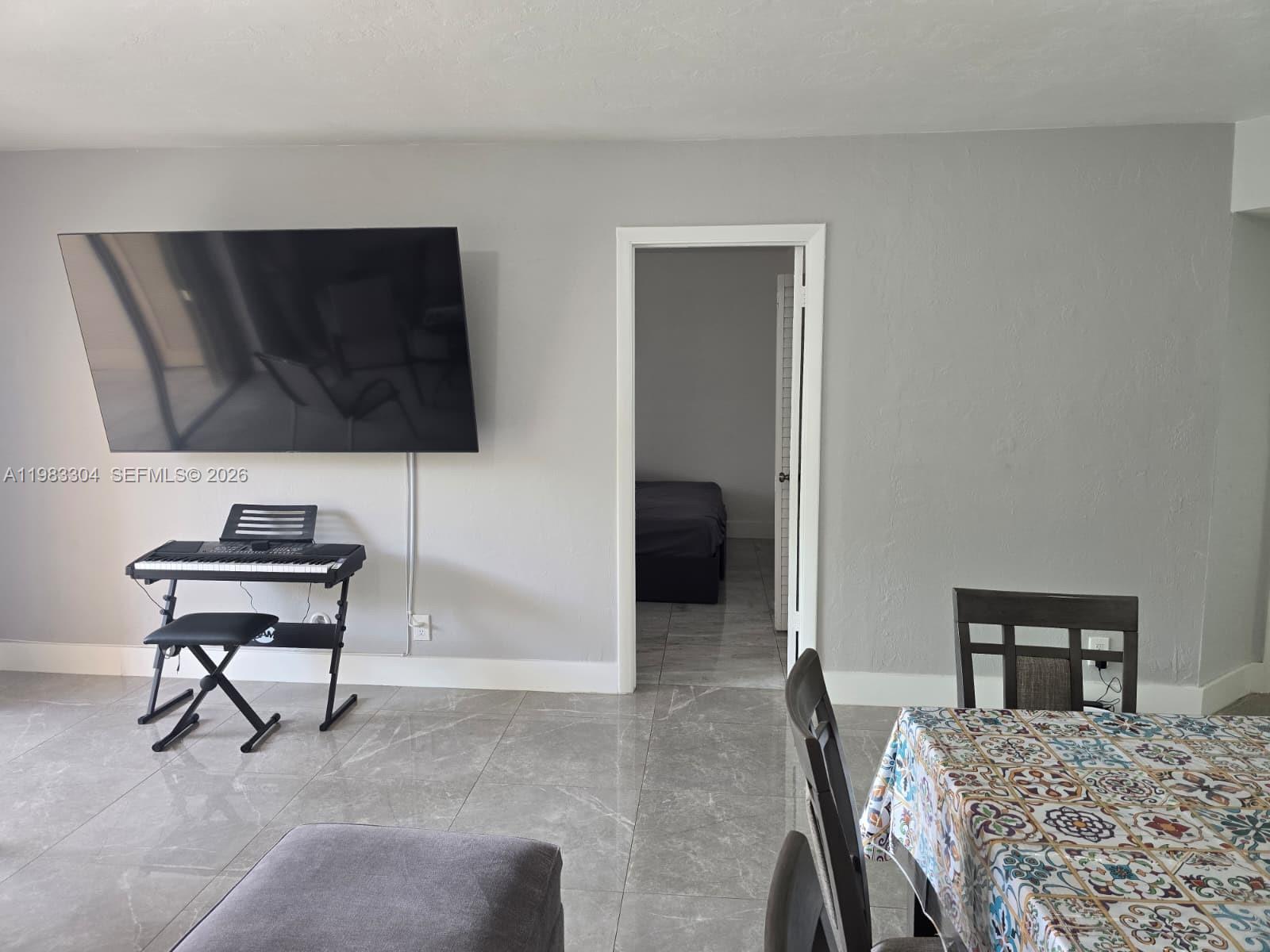 Building Photo - 13715 Kendale Lakes Cir