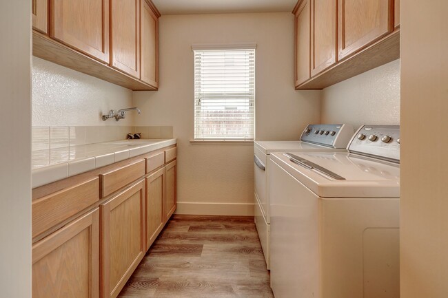 Building Photo - Large Home within Clovis Unified