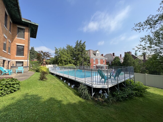 Pool,Fire Pit & Hot Tub - 165 Beeson Ave