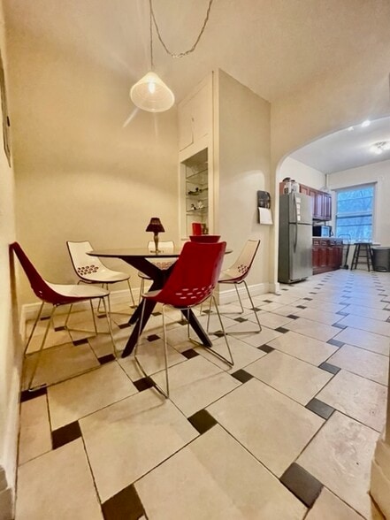 Building Photo - 21 Euston St