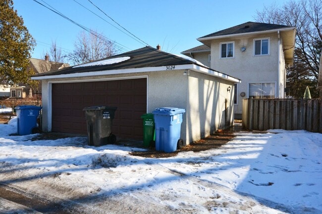 Building Photo - 3024-3024 S 39th Ave