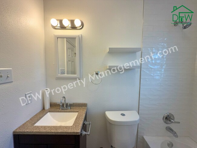 Building Photo - Fully Renovated 2-Bedroom Home Near UTA & AT&T Stadium – Modern Upgrades + Spacious Yard!