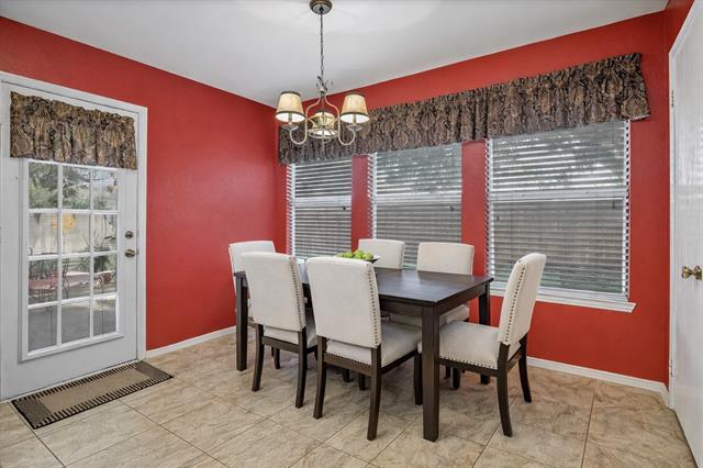 Building Photo - 325 Stately Oak Ln