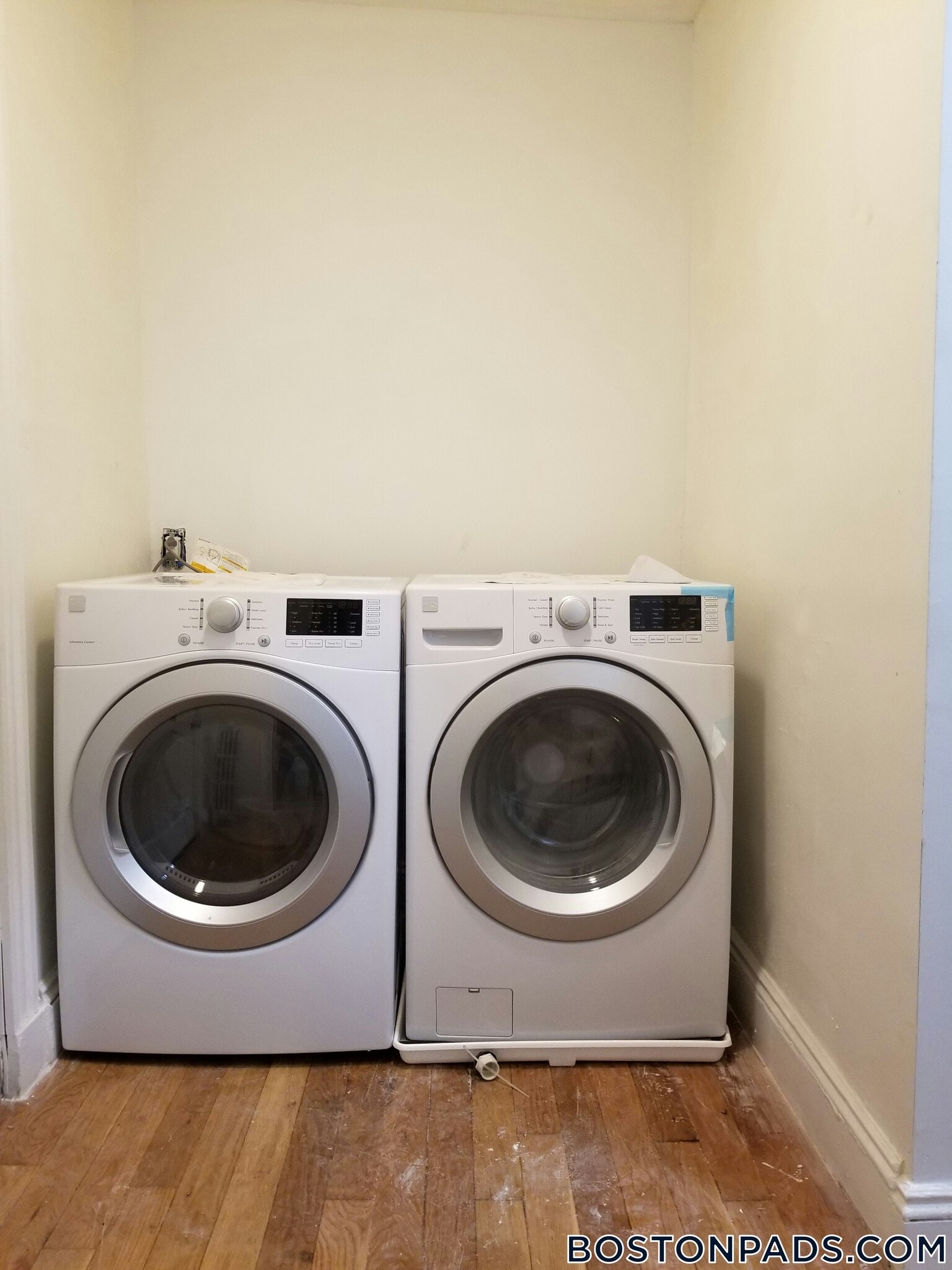 Building Photo - 14 Logan St