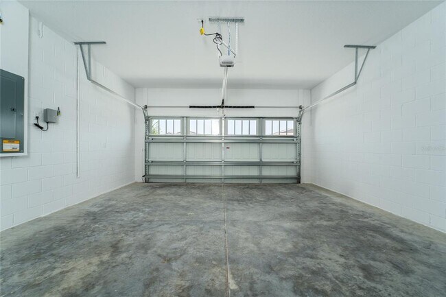 Building Photo - 7552 SW 56th Pl