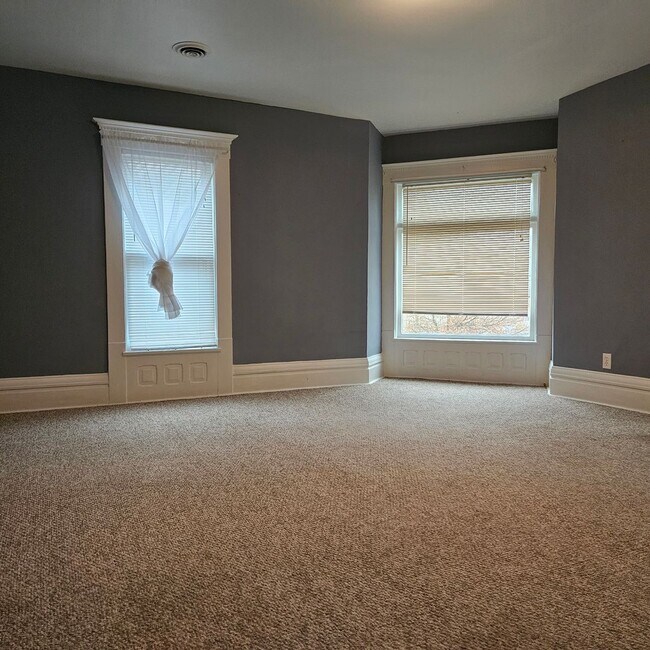 Building Photo - 118.5 W Walnut St