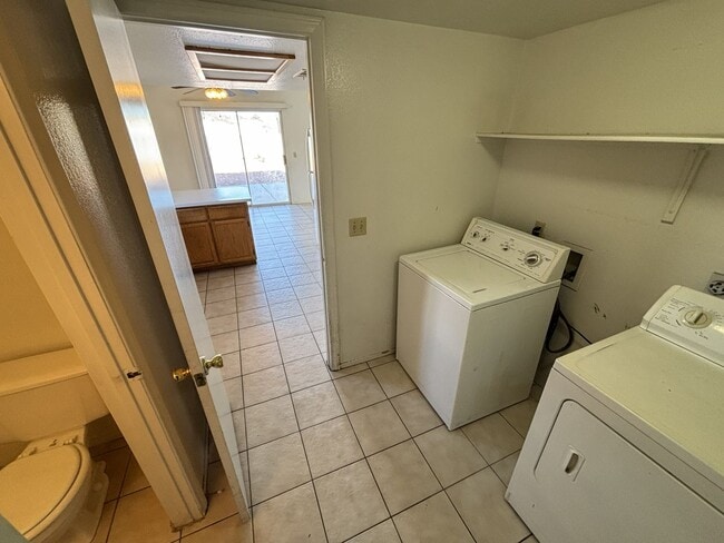 Building Photo - Charming 3Bed/2.5Bath/2Car home located in Summerlin