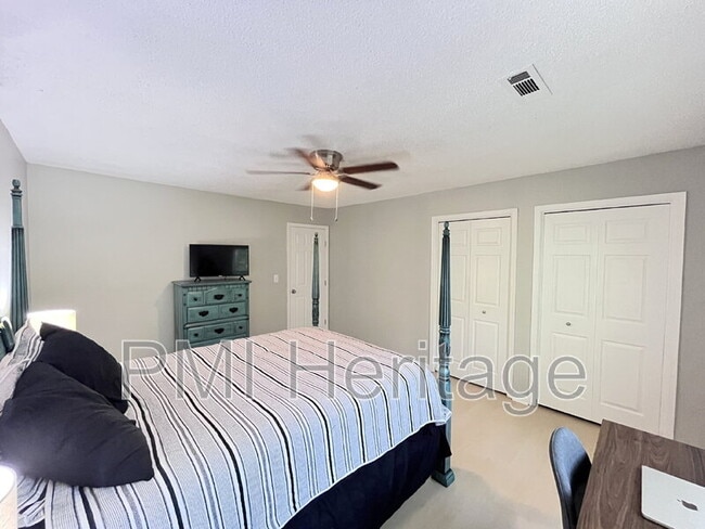 Building Photo - 1373 E Sequoyah Ct