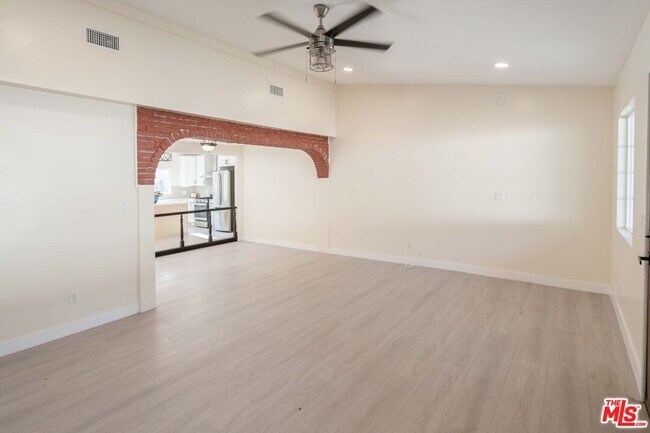 Building Photo - 9701 Wheatland Ave