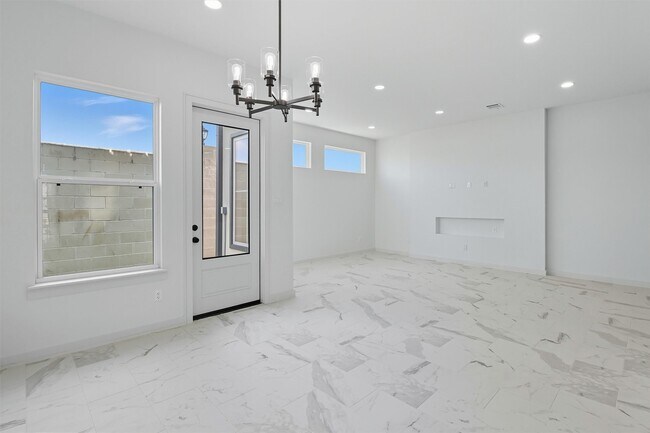 Building Photo - 2927 El Fenice Ln