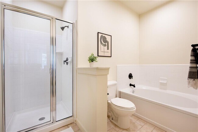 Building Photo - 1402 Markan Dr NE