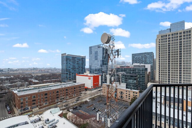 Building Photo - 1464 S Michigan Ave