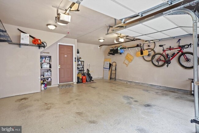 Building Photo - 2442 Garnett Dr