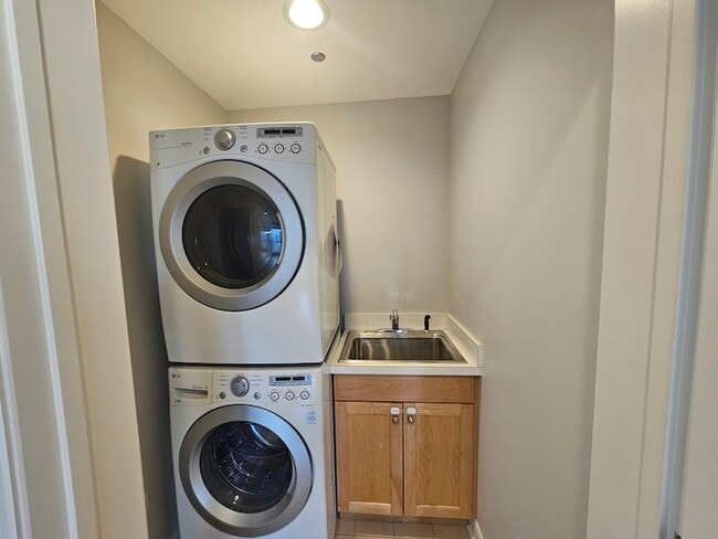 Building Photo - 415 E North Water St