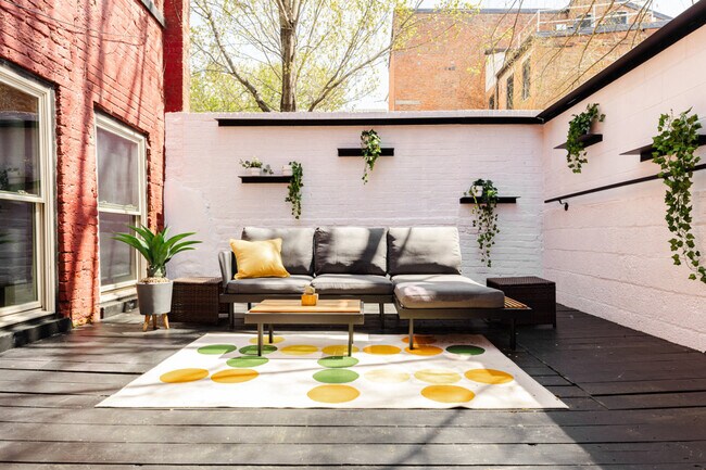 Building Photo - 1304 Broadway-ID1056031P