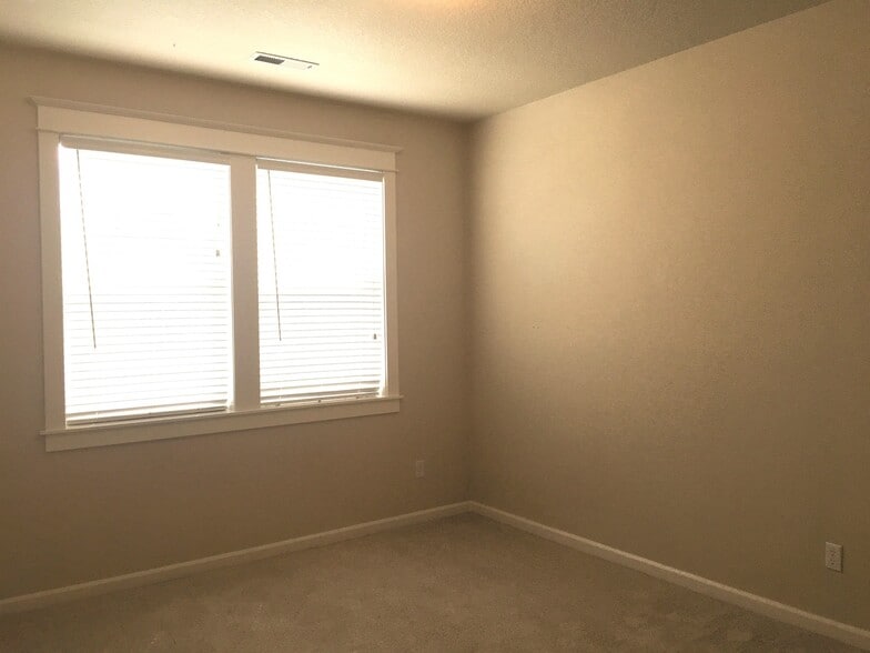 Building Photo - 3241 Wild Rose Loop