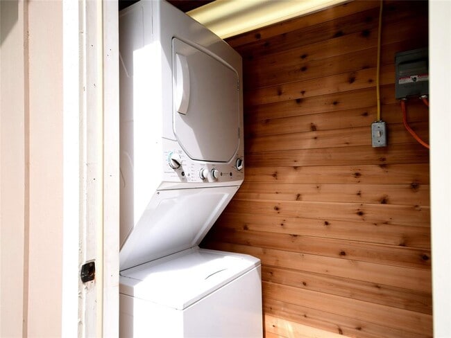 Building Photo - 154 Woodcreek Dr