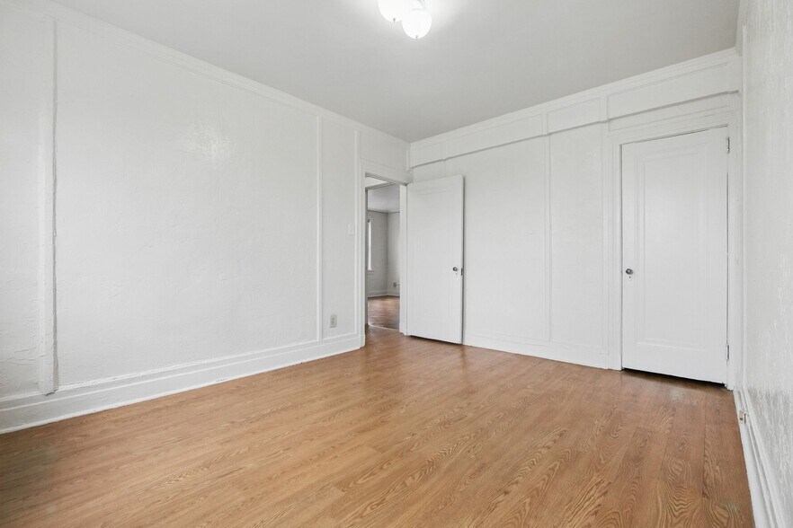 Building Photo - 5646 Hobart St