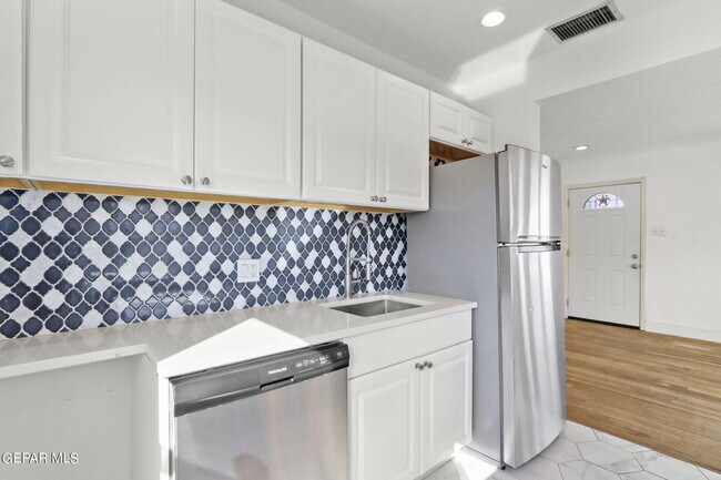 Building Photo - 2105 Happer St