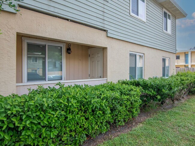 Building Photo - Ground Floor 2 Bedroom 2 Bath - Gated Comm...