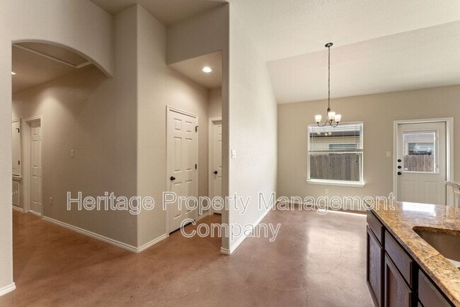 Building Photo - 2541 Pahmeyer Rd