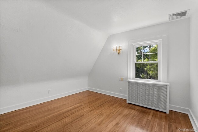 Building Photo - 121 Walworth Ave