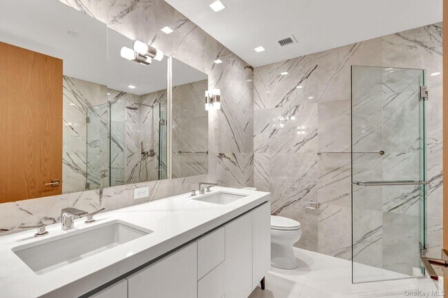 Building Photo - 200 E 21st St