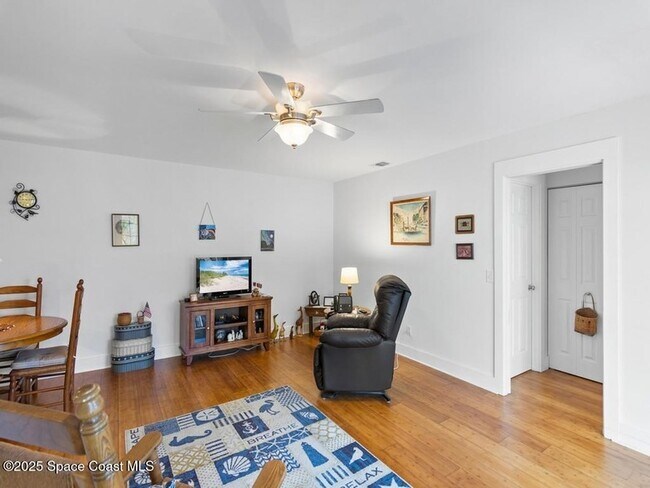 Building Photo - 1150 Breezy Way