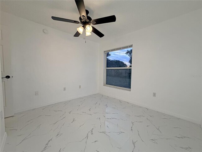 Building Photo - 1820 Hallcrest Dr