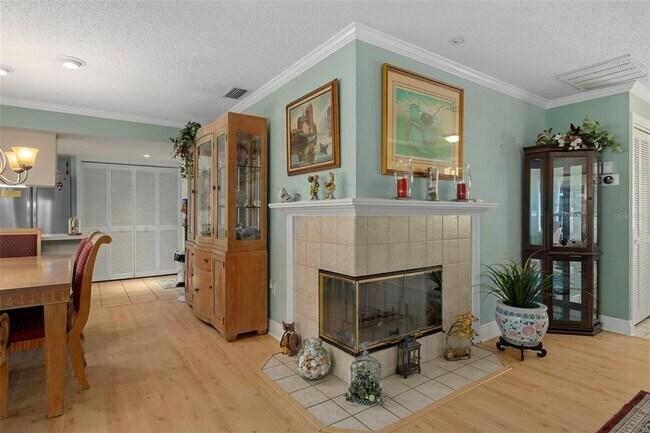 Building Photo - 7167 Crown Oaks Dr