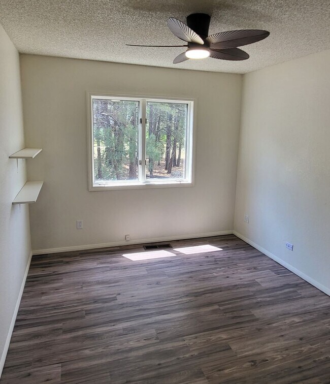 Building Photo - 2 Bedroom 2 Bathroom