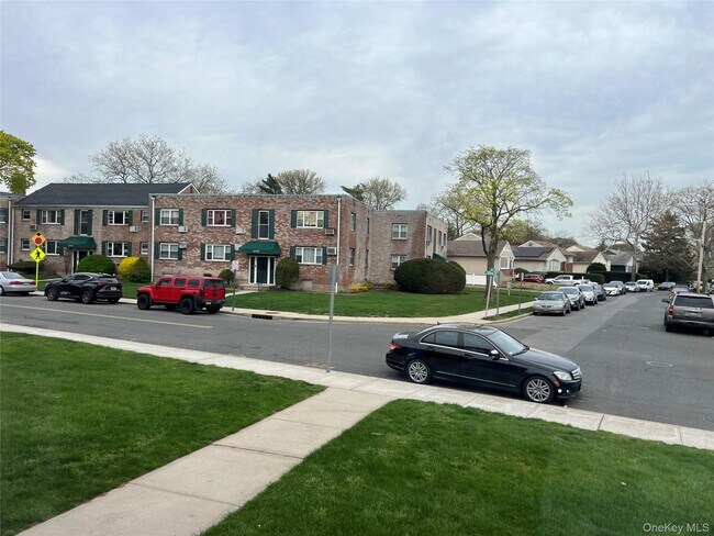 Building Photo - 1084 Fenwood Dr