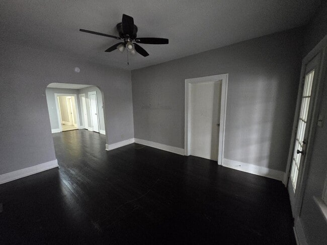 Building Photo - 2240 White Oak Ave
