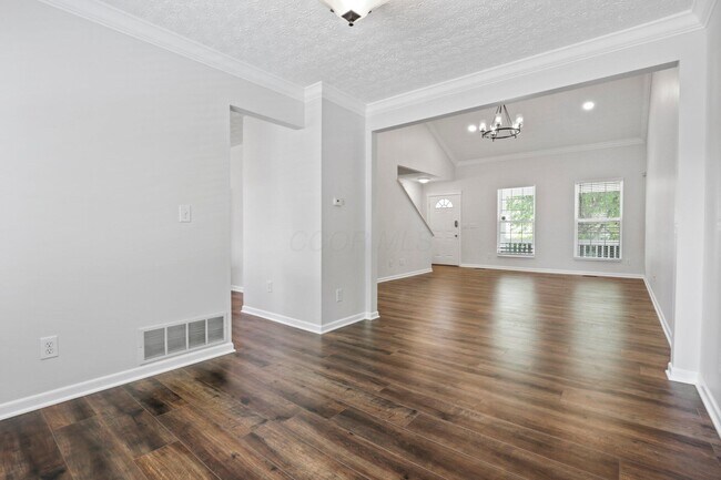 Building Photo - 5998 Blaverly Dr