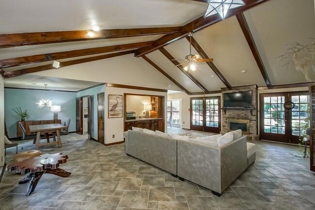 Building Photo - 131 Kingston Dr