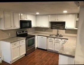 Building Photo - 610 Church St