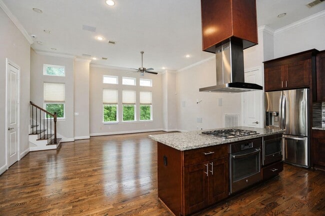 Building Photo - 2212 Stuart St