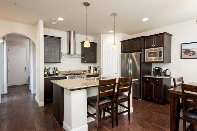 Building Photo - Beautiful 3 Bed 2.5 Bath in Copper River