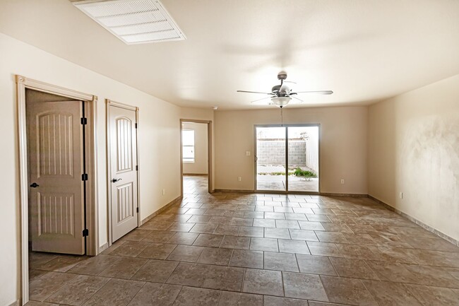Building Photo - Cute 3 bedroom 2 bath home!