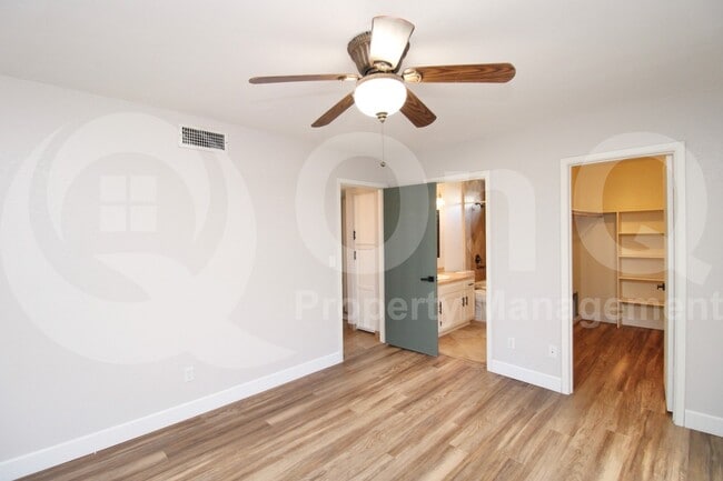 Building Photo - 946 N Ricardo Cir
