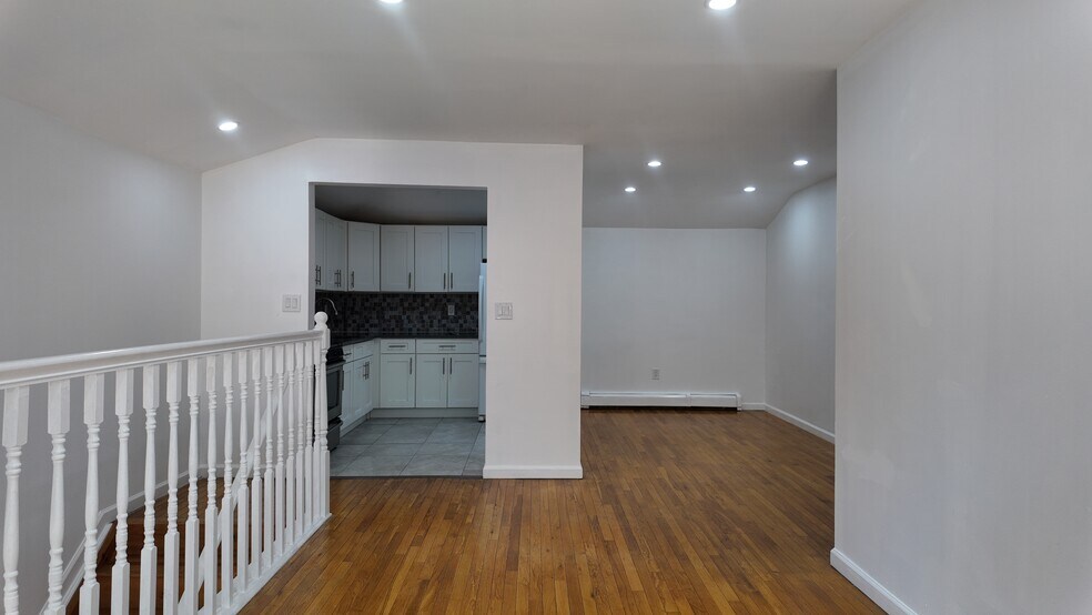 Building Photo - 13930 Laurelton Pky