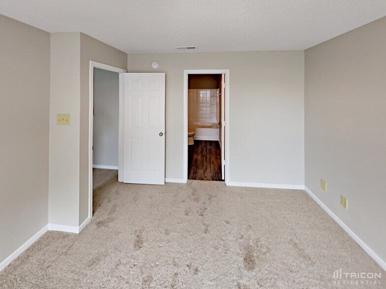 Building Photo - 5622 N Peppereel Way