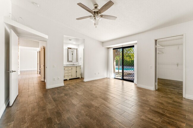 Building Photo - 40588 Clover Ln