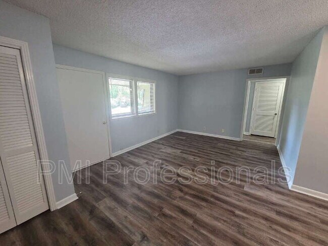 Building Photo - 2929 Selena Dr