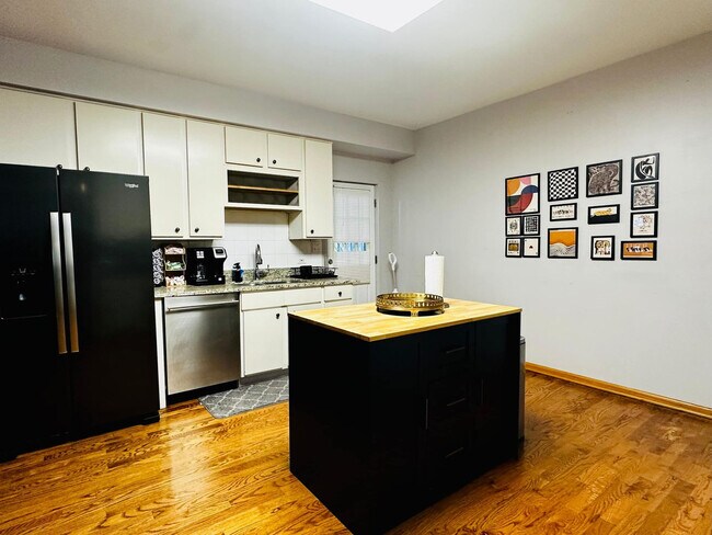 Building Photo - 1418 N Talman Ave