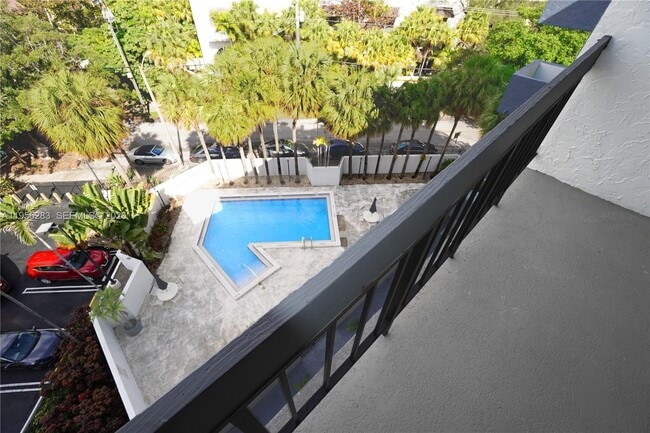 Building Photo - 2715 Tigertail Ave