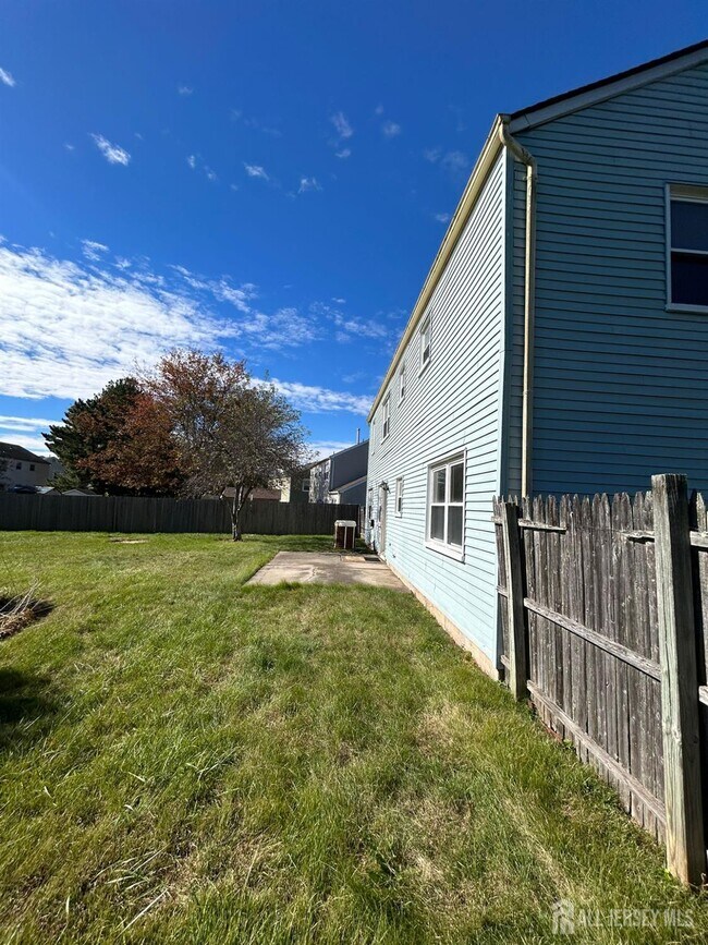 Building Photo - 34 Stonewall Dr