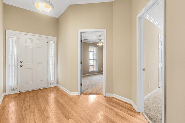 Building Photo - 228 Full Cir Dr